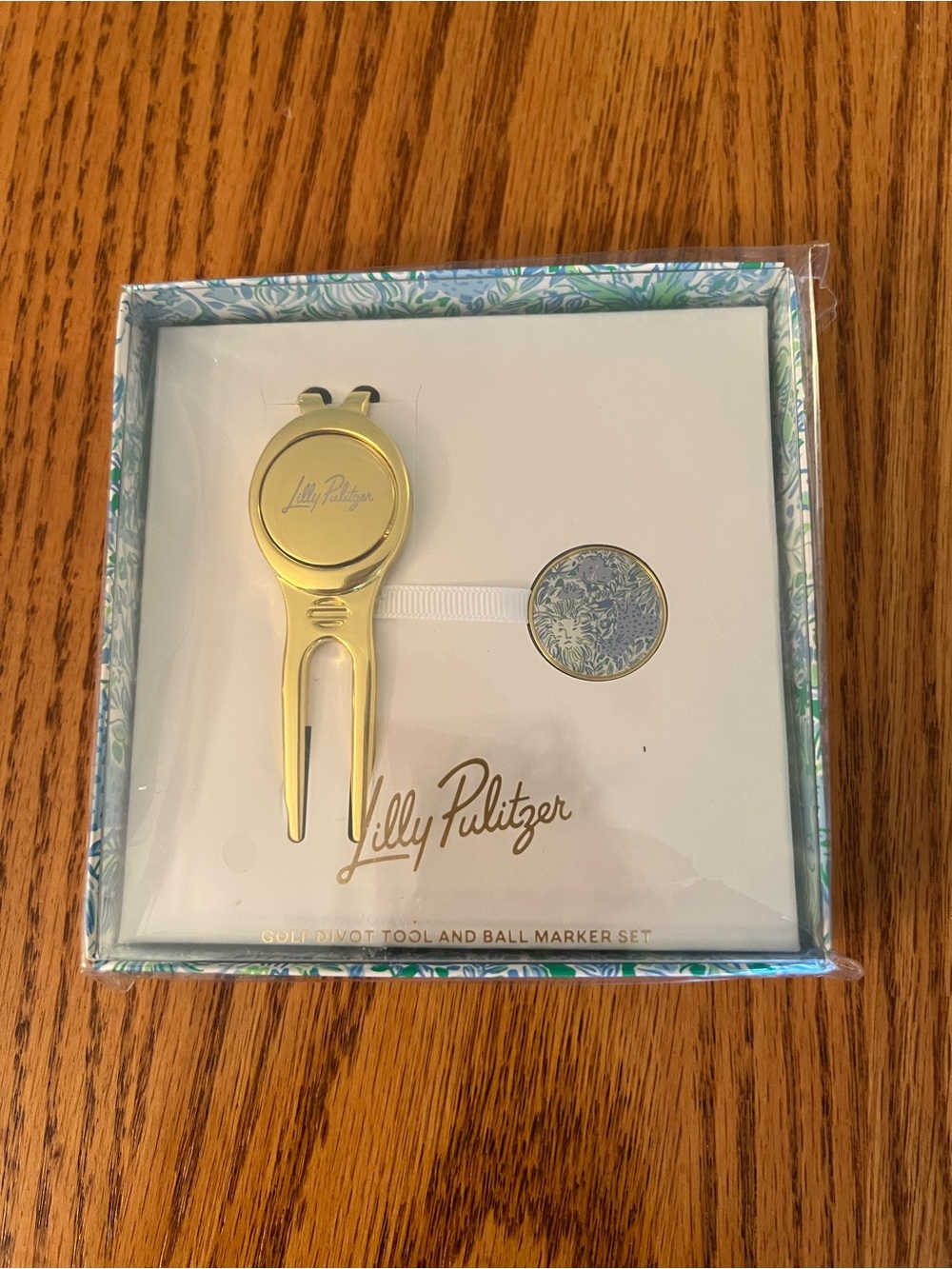 Lilly Pulitzer Golf Divot Tool & Ball Marker Set Featured in Dandy Lions